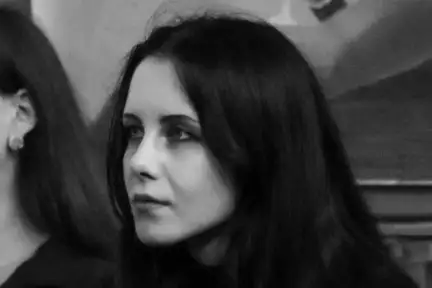 Photo portrait d'Aude Ziegelmeyer en noir et blanc