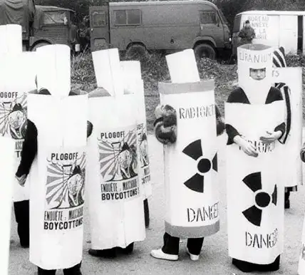 Plogoff mardi-gras  19 février 1980