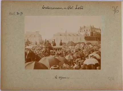 Photographie : Enterrement au Col. Lobé
