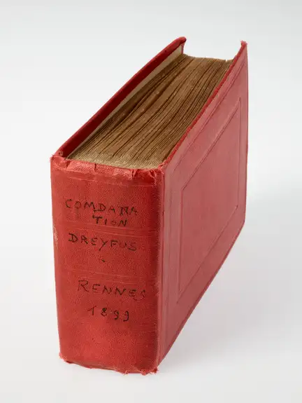 Dos du livre : Conda[m]nation Dreyfus - Rennes 1899, écrit en manuscrit