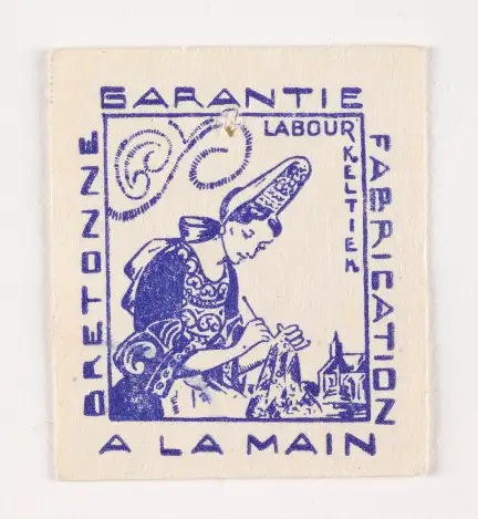 Étiquette fixée sur les produits fabriqués à l’atelier Saint-Ronan : Labour Keltier, bretonne, garantie, fabrication, à la main.