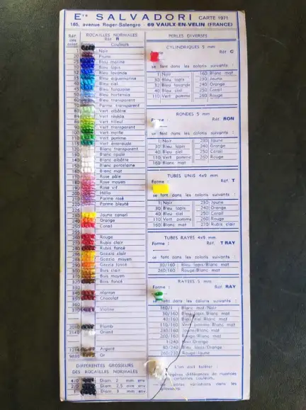 Panel des différents coloris de perles proposées par la Société Salvadori (Vaulx-en Velin, Rhône 69). Odile Ducros. 2009