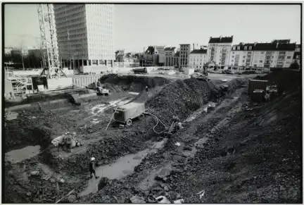 Le chantier du NEC le 24/01/2001, photographie prise par Alain Amet – CC BY-SA – Photothèque Musée de Bretagne, Rennes