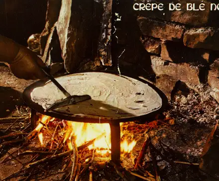 Photographie de  la préparation d'une crêpe de blé noir