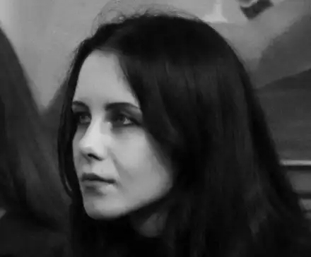 Photo portrait d'Aude Ziegelmeyer en noir et blanc