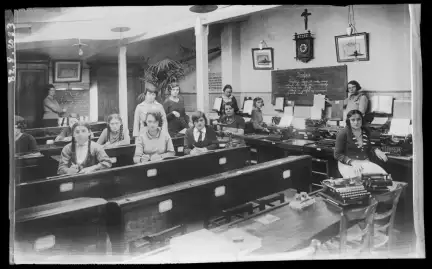 École Professionnelle de Nazareth, cours commercial, Raphaël Binet, Saint-Brieuc, années 1930 – Tous droits réservés – Collection Musée de Bretagne, Rennes