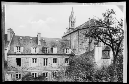 École Professionnelle de Nazareth, vue sur le chevet de la chapelle, Raphaël Binet, Saint-Brieuc, années 1930 – Tous droits réservés – Collection Musée de Bretagne, Rennes
